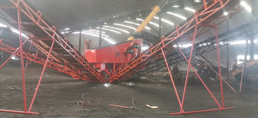 200分煤機(jī)現(xiàn)場作業(yè)